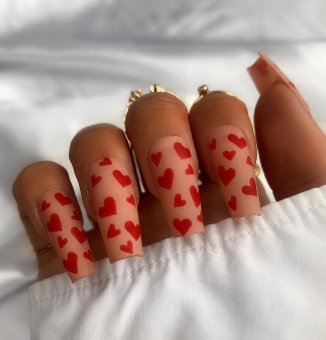 heart nails, valentines day nails, heart nails gold , valentines day nails 2022