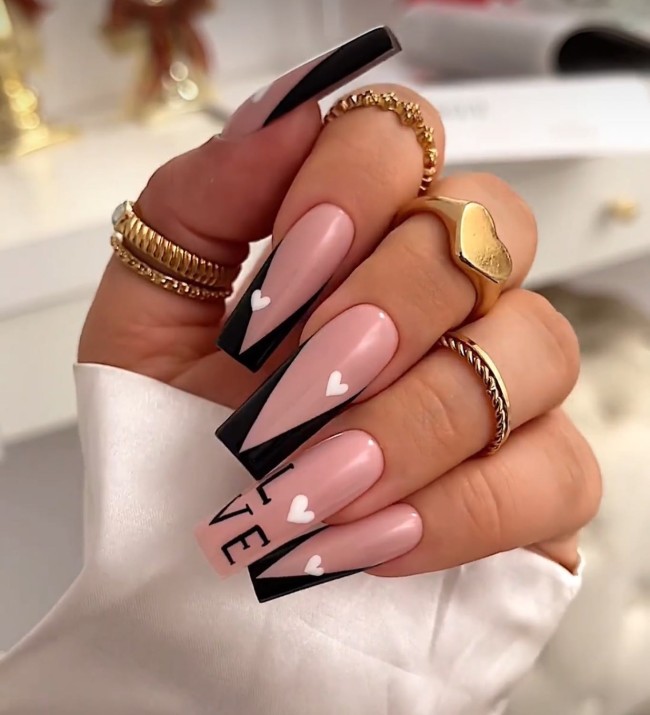 30+Trendy French Tip Nails for Valentines —Black V French Tip + White Heart Nail