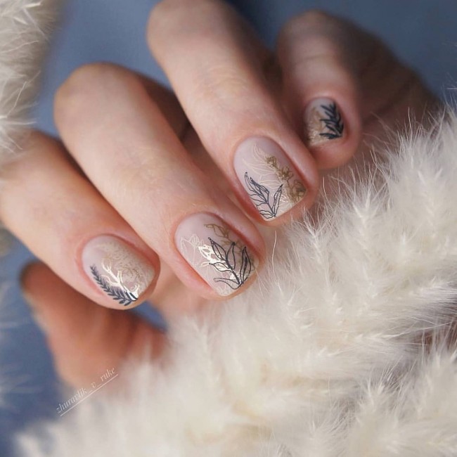 45 Pretty Nail Designs for Spring — Outline Leave Nude Nails