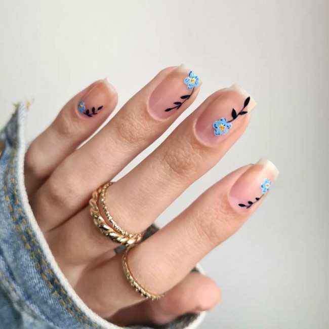 40+ Trendy Flower nail designs 2022 — Blue Floral Nails