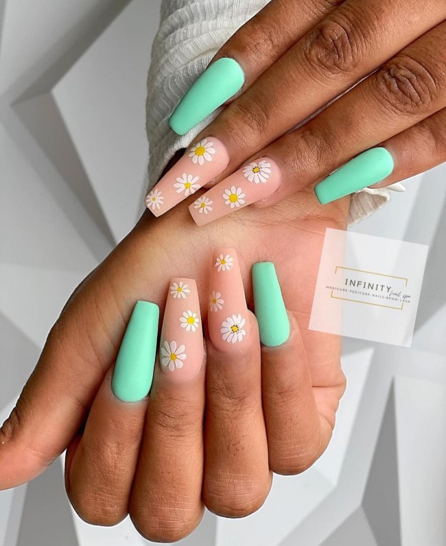 spring nail art designs 2022, short nails flowers, pressed flower acrylic nails, acrylic nails with flower design, flower nail designs 2022, flower nail art designs, flower nails 2022, spring nail art designs, flower pressed nails