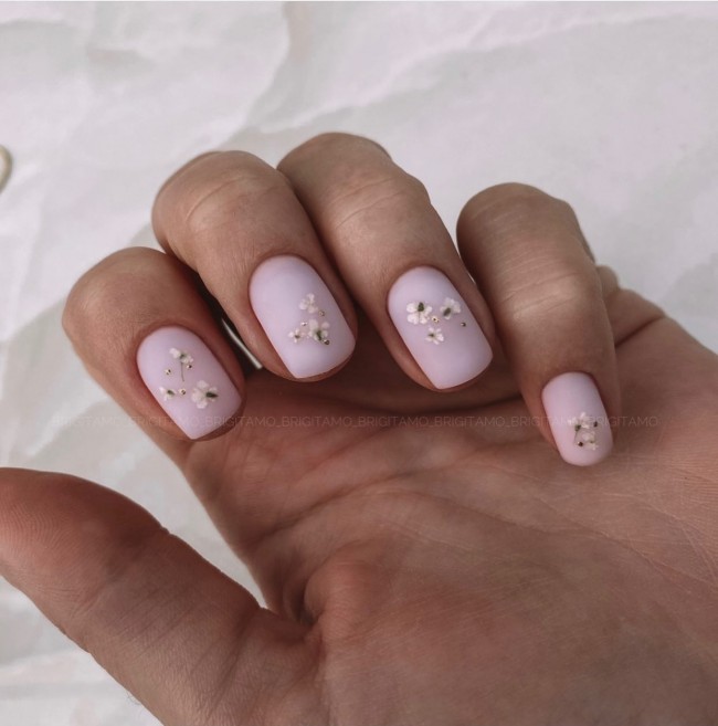 45 Pretty Nail Designs for Spring — White Floral Neutral Nails