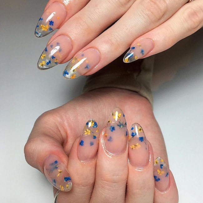 spring nail art designs 2022, short nails flowers, pressed flower acrylic nails, acrylic nails with flower design, flower nail designs 2022, flower nail art designs, flower nails 2022, spring nail art designs, pressed flower nails