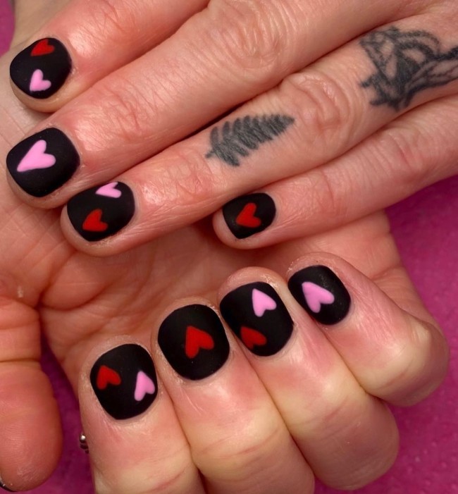 40+Crazy Cute Valentine’s Day Nails — Pink and Red Matte Black Nails