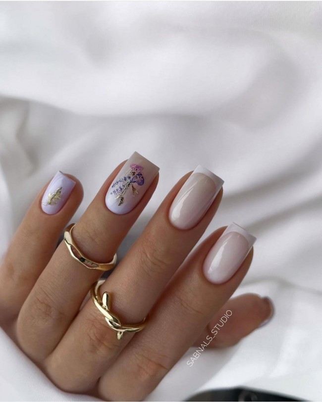 40+ Trendy Flower nail designs 2022 — French Manicure with Floral