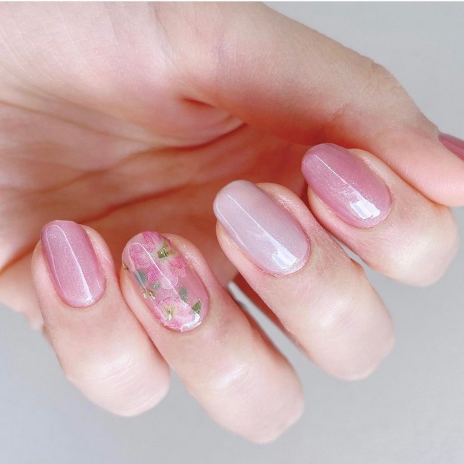 45 Pretty Nail Designs for Spring — Glossy Pink Nails with Flowers