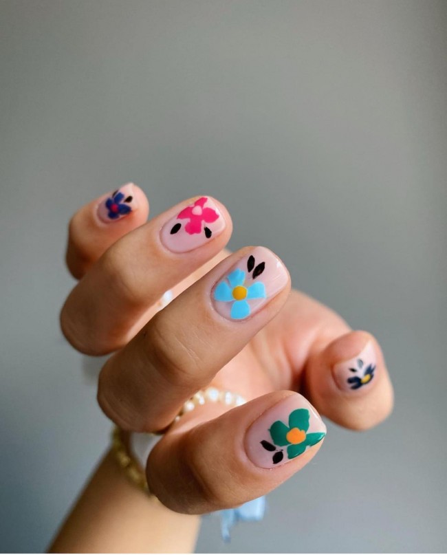 40+ Trendy Flower nail designs 2022 — Colorful Daisy Nude Base Nails