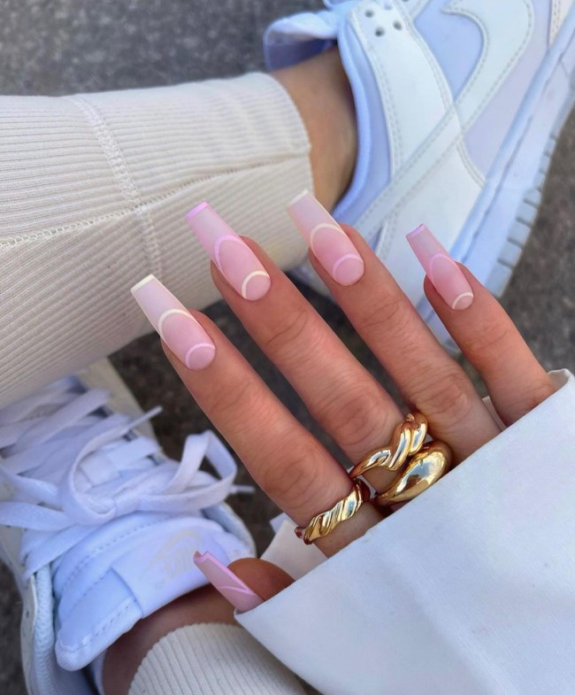 45 Pretty Nail Designs for Spring — Pastel Line Nails