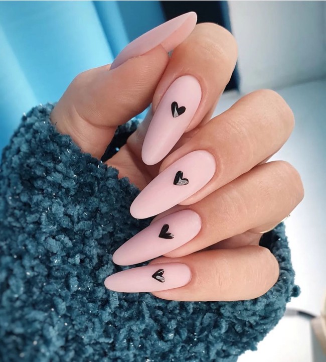 40+Crazy Cute Valentine’s Day Nails — Black Heart Pink Nails