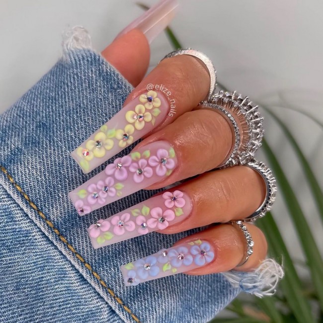 spring nails, spring nail art designs 2022, short nails flowers, pressed flower acrylic nails, acrylic nails with flower design, flower nail designs 2022, flower nail art designs, flower nails 2022, spring nail art designs, pressed flower nails