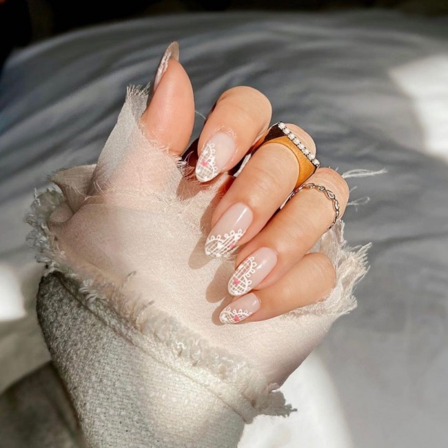 49 Beautiful Valentine’s Day Nails — White Lace Side French Tips