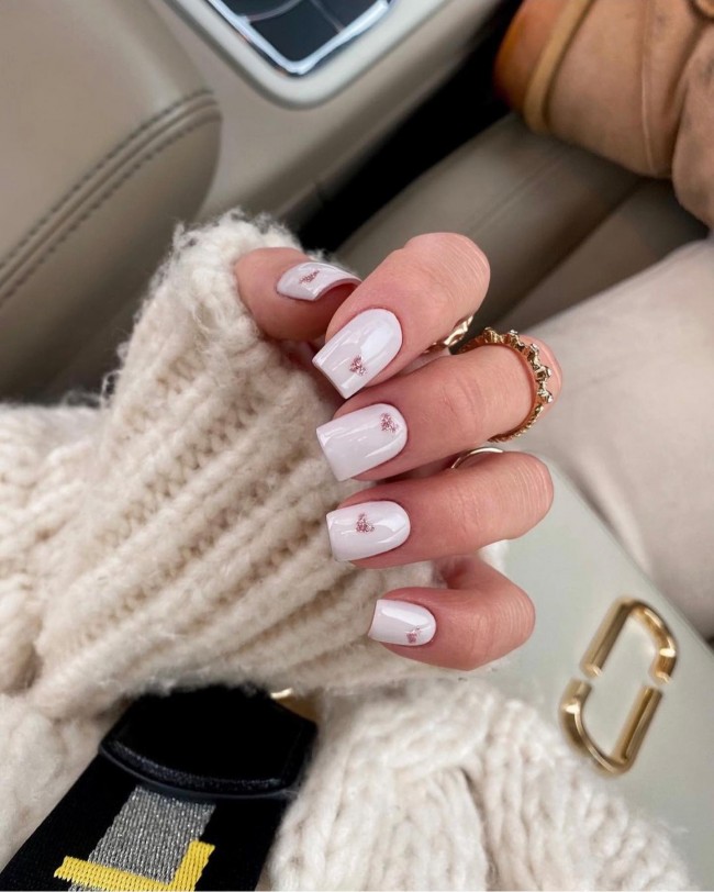 49 Beautiful Valentine’s Day Nails — Rose Gold Heart White Nails