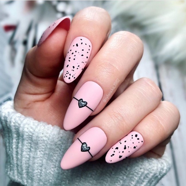 40+Crazy Cute Valentine’s Day Nails — Black Heart Pink Nail Art