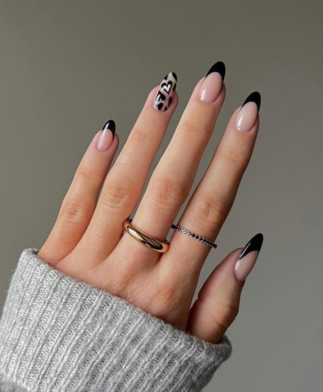 49 Beautiful Valentine’s Day Nails — Mix n Match Black Tips & Heart