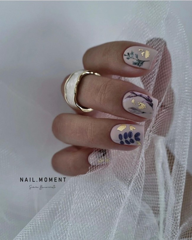 45 Ways to Wear Spring Nail Designs in 2022 — Gold Leaf + Floral Short Nails