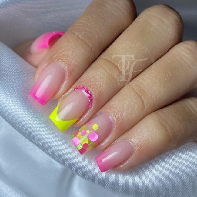 spring nails, spring nails 2022, short spring nails, nail art designs, floral nail designs, spring nail designs 2022, romantic nails