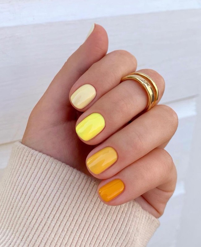 30 Yellow Nail Designs To Spice Up Your Day — Gradient Yellow Nails