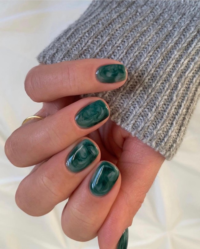 50 Spring Nail Designs 2022 — Smokey Green Marble Short Nail Design