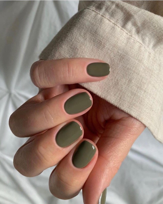 50 Spring Nail Designs 2022 — Olive Green Short Nails