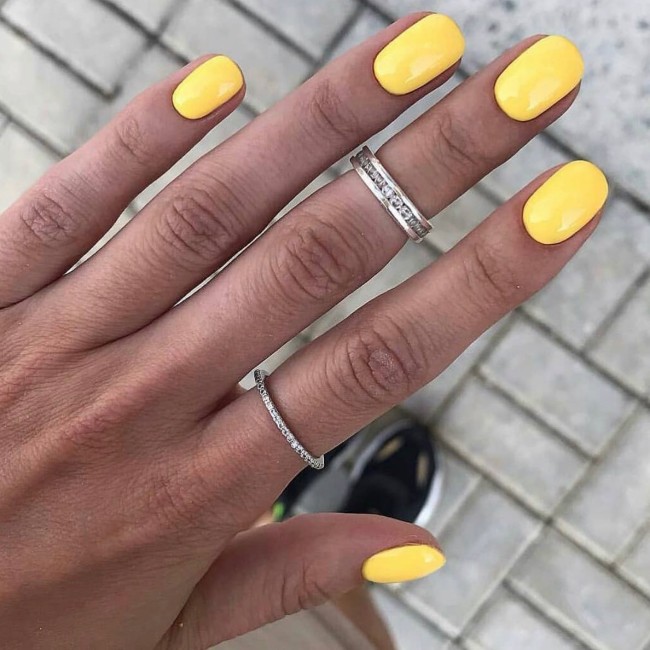 30 Yellow Nail Designs To Spice Up Your Day — Simple Yellow Short Nails