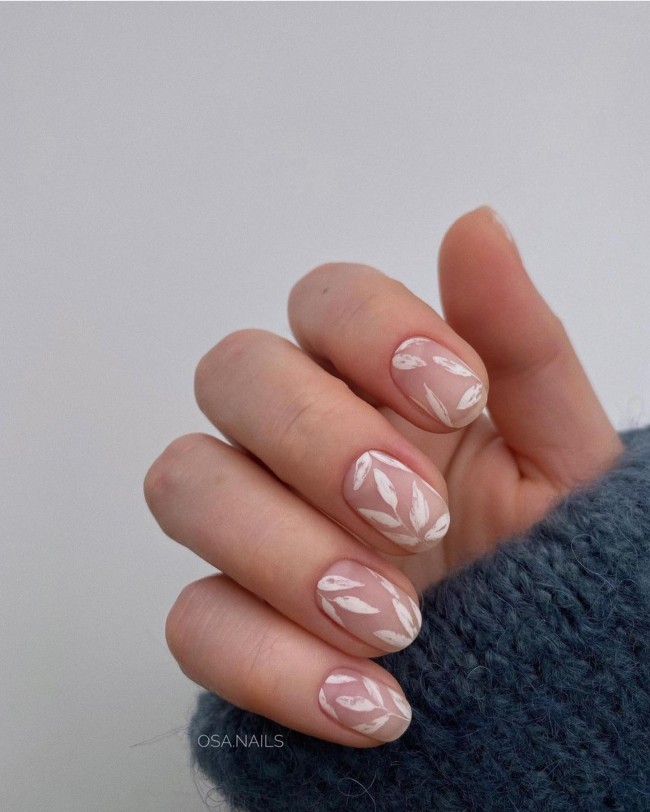 50 Spring Nail Designs 2022 — White Floral Matte Natural Short Nails