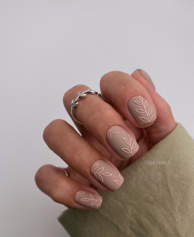 50 Spring Nail Designs 2022 — Leaf Nude Short Nail Design