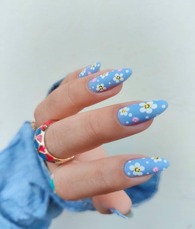 blue spring nails, daisy blue nails, spring nails 2022, daisy blue nails