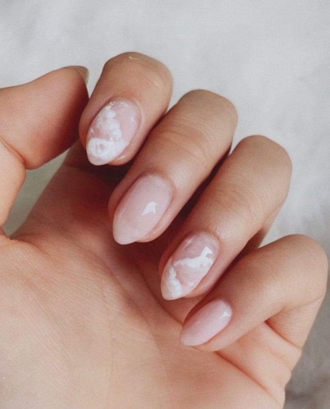 40 Fluffy Cloud Nails 2022 — Soft Neutral Cloud Nail Design