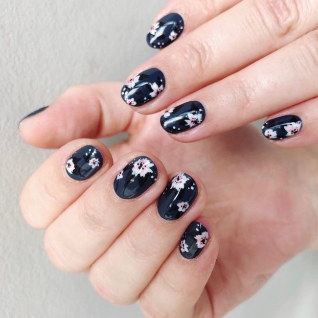 40 The Prettiest Floral Nail Art Designs — Black Floral Nails