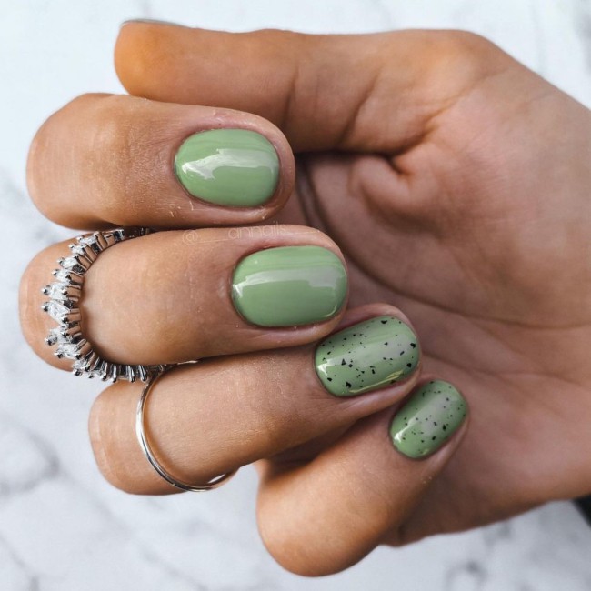 40 Pretty Easter Nails 2022 — Green Speckled Egg Short Nail Design