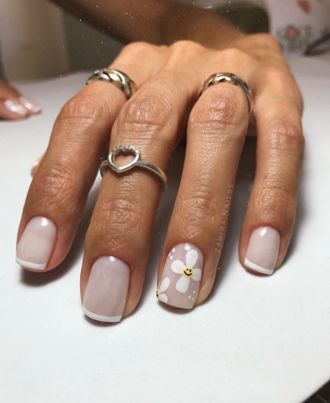 30 The Prettiest & Girly Nail Art Ideas — Flower Nude Short Nails