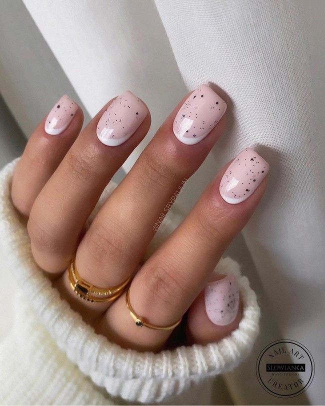 40 Pretty Easter Nails 2022 — Soft Pink Speckled Egg Easter Nail Design