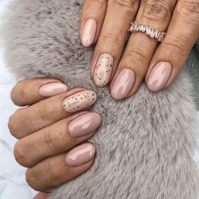 40 Pretty Easter Nails 2022 — Speckled Egg Nude Short Nail Design