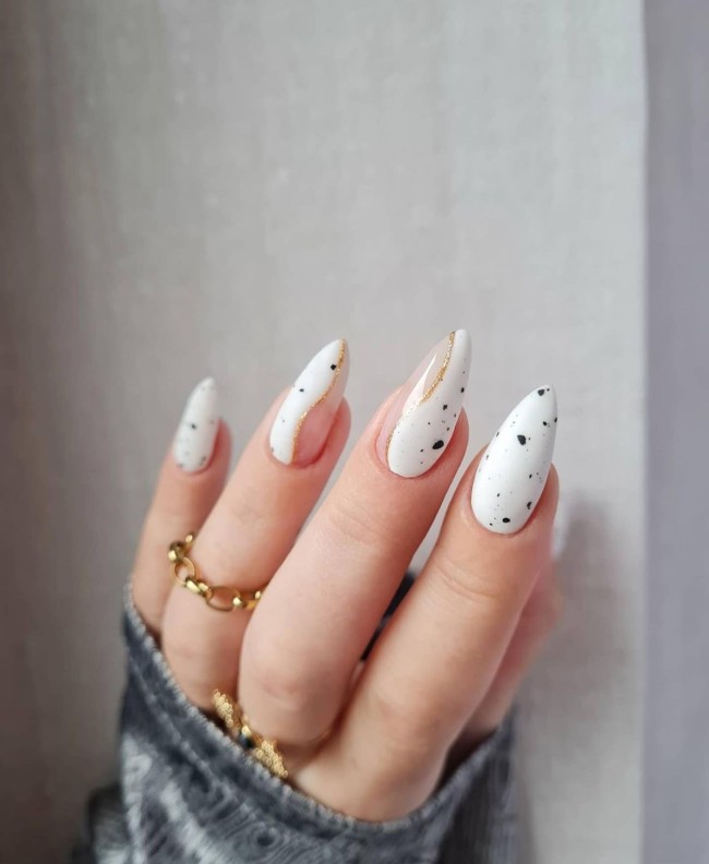 40 Pretty Easter Nails 2022 — White Abstract Speckled Egg Nail Art