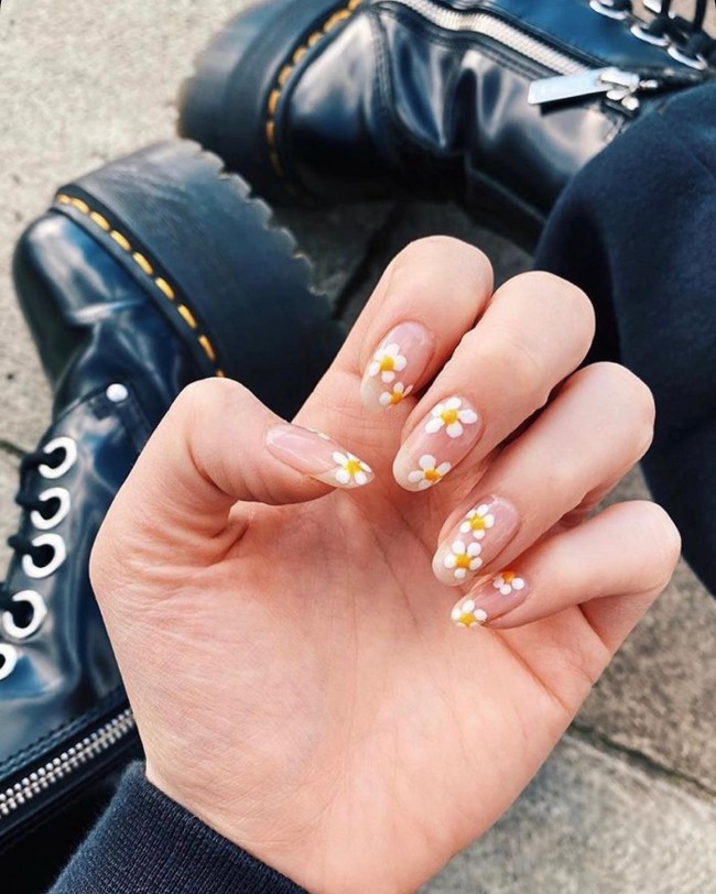 40 The Prettiest Floral Nail Art Designs — Simple Floral Natural Nails