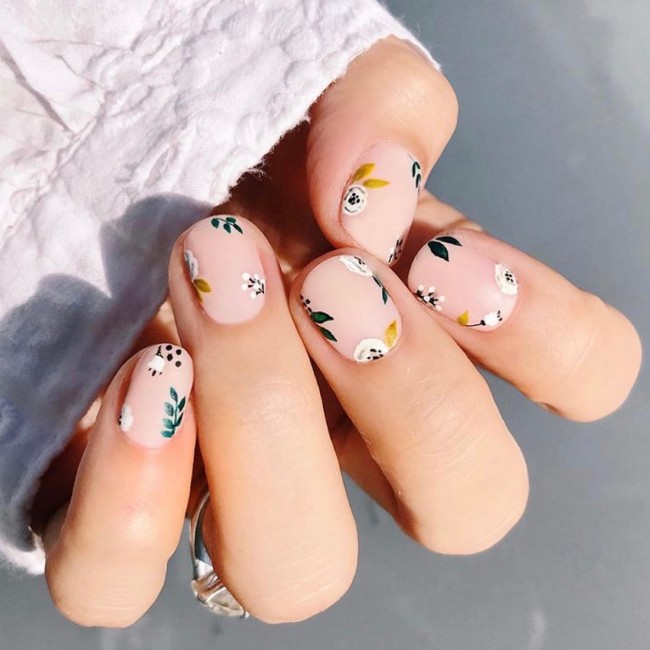 40 The Prettiest Floral Nail Art Designs — Floral Nude Short  Nails