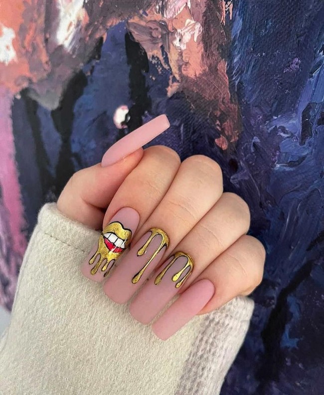 70 Pop Art Nails For A Fun Look — Matte Nude Gold Lips Pop Art Nails