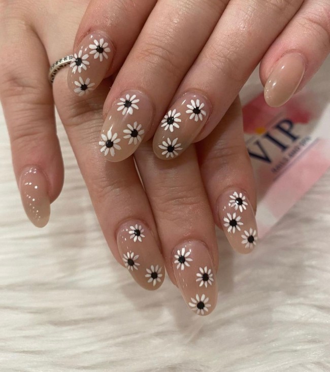 40 The Prettiest Floral Nail Art Designs — Black & White Daisy Floral Nude Nails