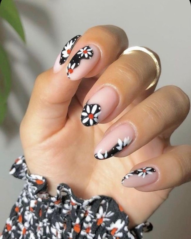 40 The Prettiest Floral Nail Art Designs — Black Abstract Tip with Floral Design