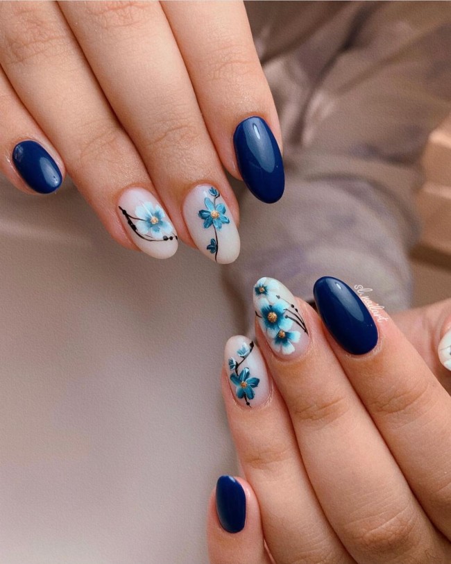 40 The Prettiest Floral Nail Art Designs — Dark Blue & Floral Nails