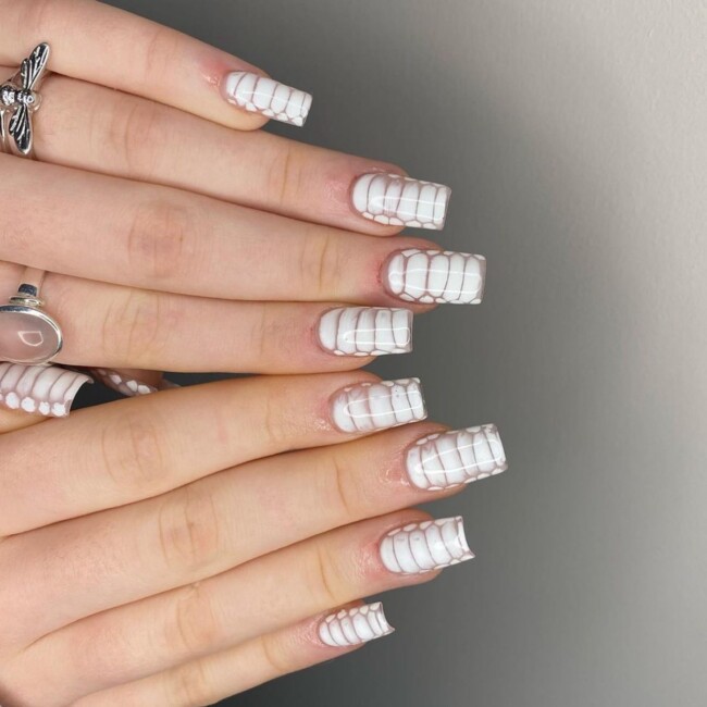 30 White Nail Designs That are Stylish — Snake Print White Nails Design