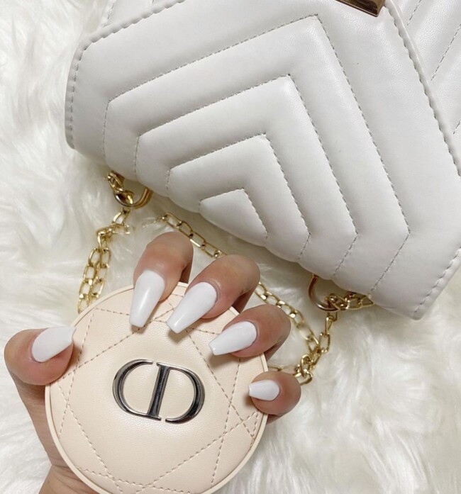 30 White Nail Designs That are Stylish — Simple and Stylish White Nails