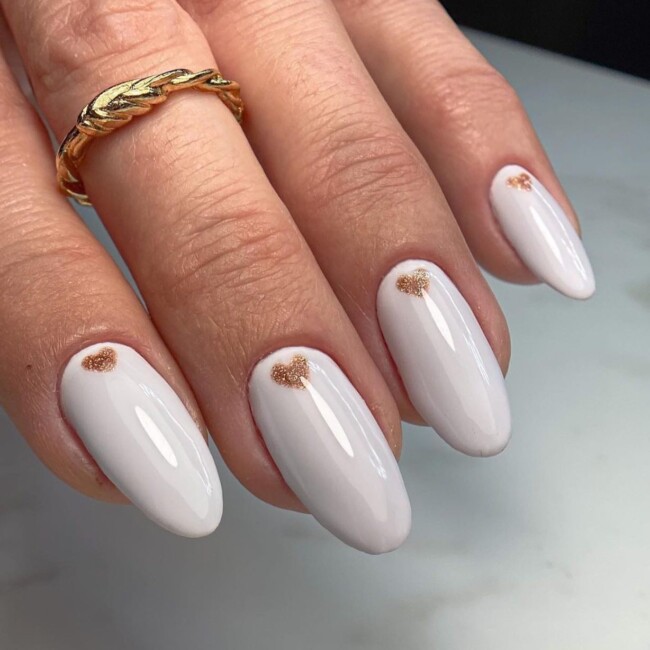 30 White Nail Designs That are Stylish — White Nails Design with Gold Heart