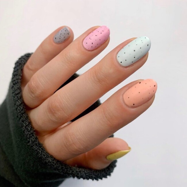 73 Easter Nails That Are Too Cute To Ignore — Pastel Eggshell Oval-Shaped Nails