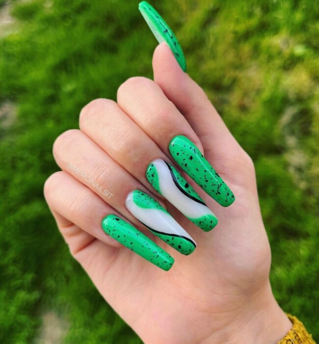 73 Easter Nails That Are Too Cute To Ignore — Green Speckled Egg Inspired Nail Art