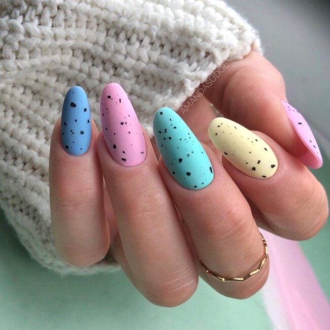 73 Easter Nails That Are Too Cute To Ignore — Different Color Speckled Egg Nail