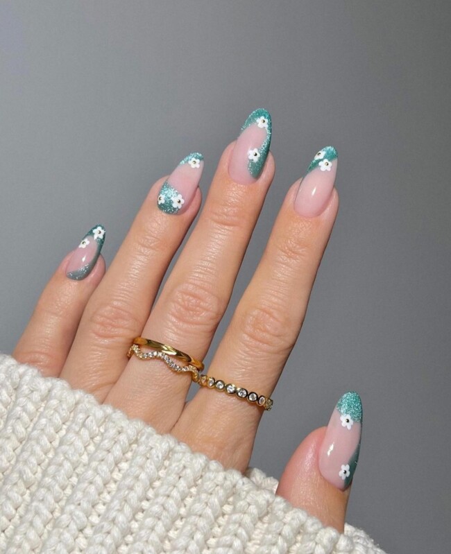 57 Trendy Almond Nails for Spring 2022 — Glitter Green Nails with Flowers