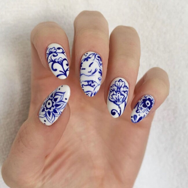 33 Porcelain Print Nails — Blue China Porcelain Oval-Shaped Nails