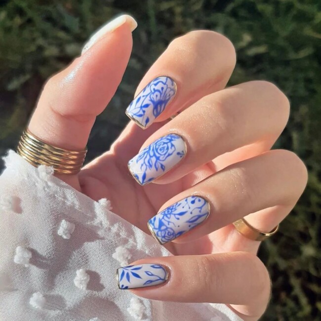 33 Porcelain Print Nails — Gold outline Blue & White Porcelain Nails