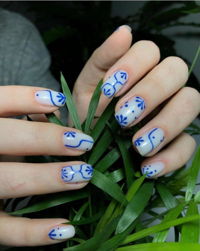 33 Porcelain Print Nails — Blue and White Print Nails Design